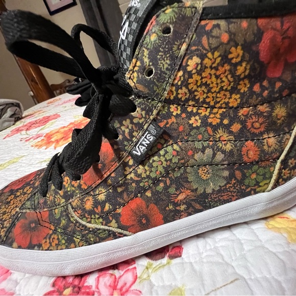 Vans Floral High-Top Sneakers - Picture 3 of 14